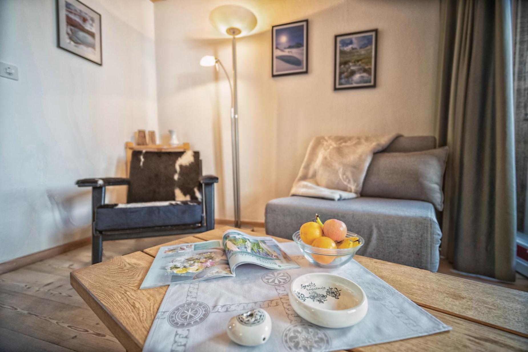 Apartamento Chasa Gisep Scuol Exterior foto
